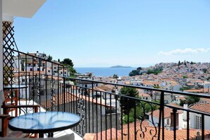 Triple Room, Balcony, Sea View | Property grounds
