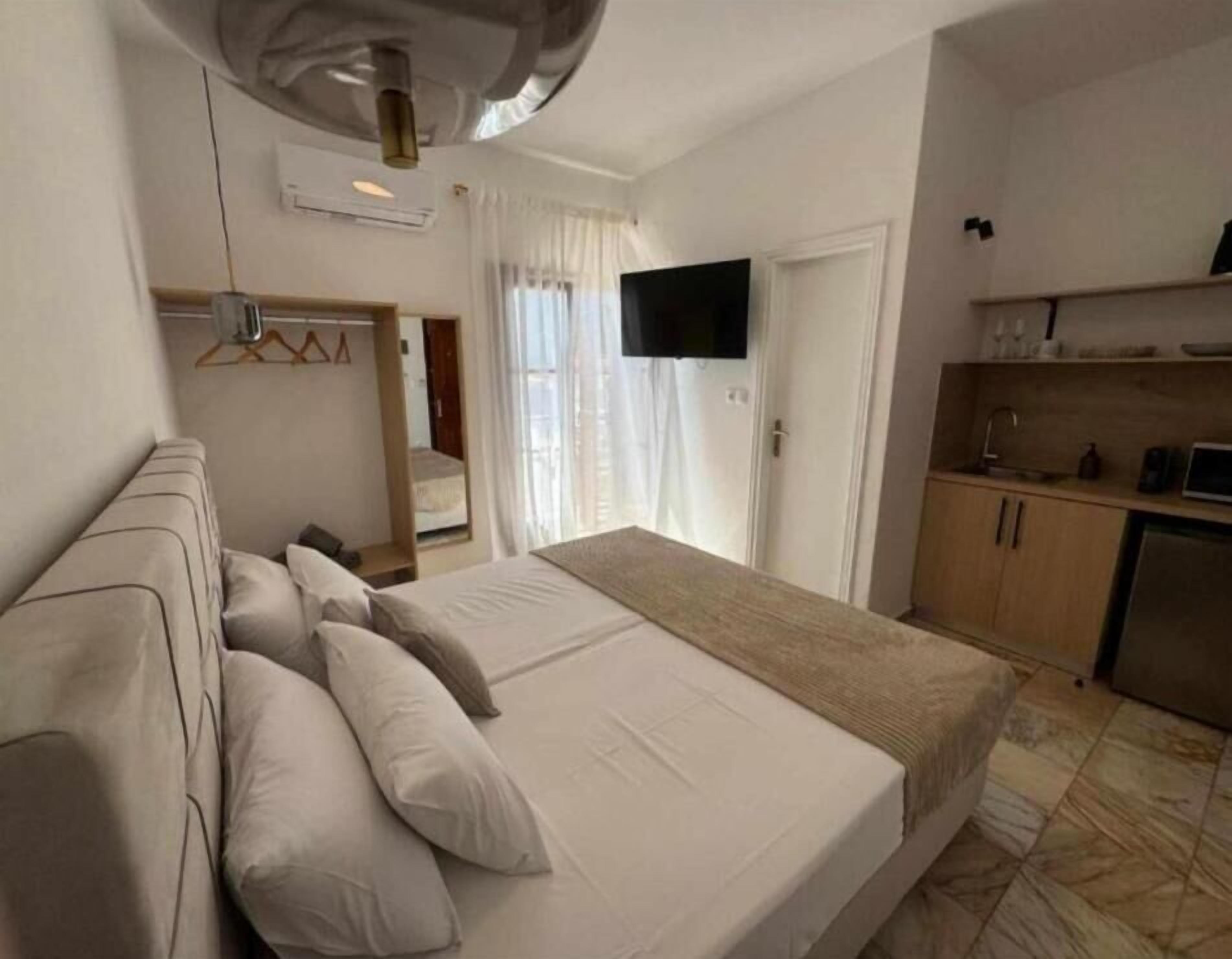 Deluxe Double Room, Balcony, City View | In-room safe, individually decorated, individually furnished