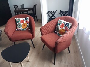 Living area - Cottage with beautiful terrace, ideal for lovers (Chateau-Renault)