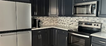 Paws & Relax Lakeside Retreat - Pet Friendly - 1.5 Blocks Away From Boat Launch!