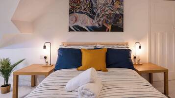 4 bedrooms, WiFi, bed sheets