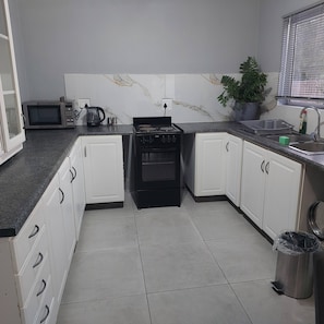 House, 3 Bedrooms, Accessible | Interior - Charming 3-bedroom Holiday Cottage in Somerset West (Cape Town)