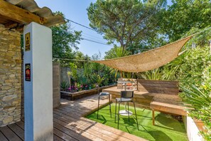 Terrace/patio - Charming Provence Villa with Pool, Wi-Fi, and Air Conditioning (Rochegude)