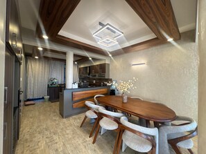 Dining - 2-bedroom apartment in a welcoming Kampala with fitness room (Kampala)