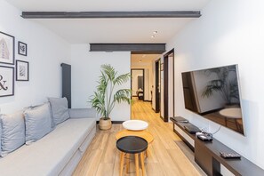 TV - GuestReady - Modern apartment in the city centre (Madrid)