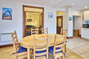 Dining - Host & Stay | Puffin Cottage (Seahouses)