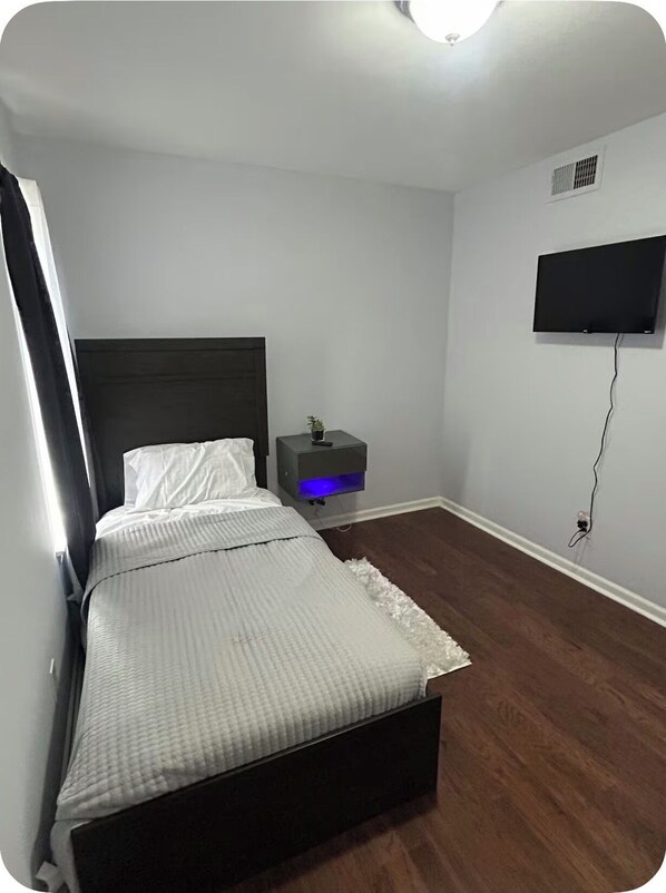 3 chambres, fer et planche à repasser, accès au Wi-Fi (inclus)