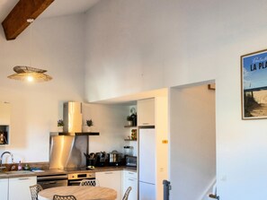 Fridge, microwave, oven, dishwasher - House with garden and terrace, Torreilles (Torreilles)