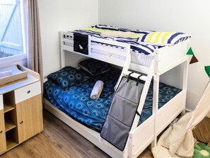 2 chambres, fer et planche à repasser, Wi-Fi, draps fournis