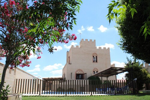 Castillos con encanto en el Robledo - Ciudad Real.  13+15 personas. con AC
