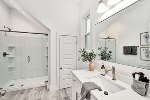 Hair dryer, towels - Destin Dreamin' | Private Pool | 6 Seater LSV(Golf Cart) | Pet Friendly (Miramar Beach)