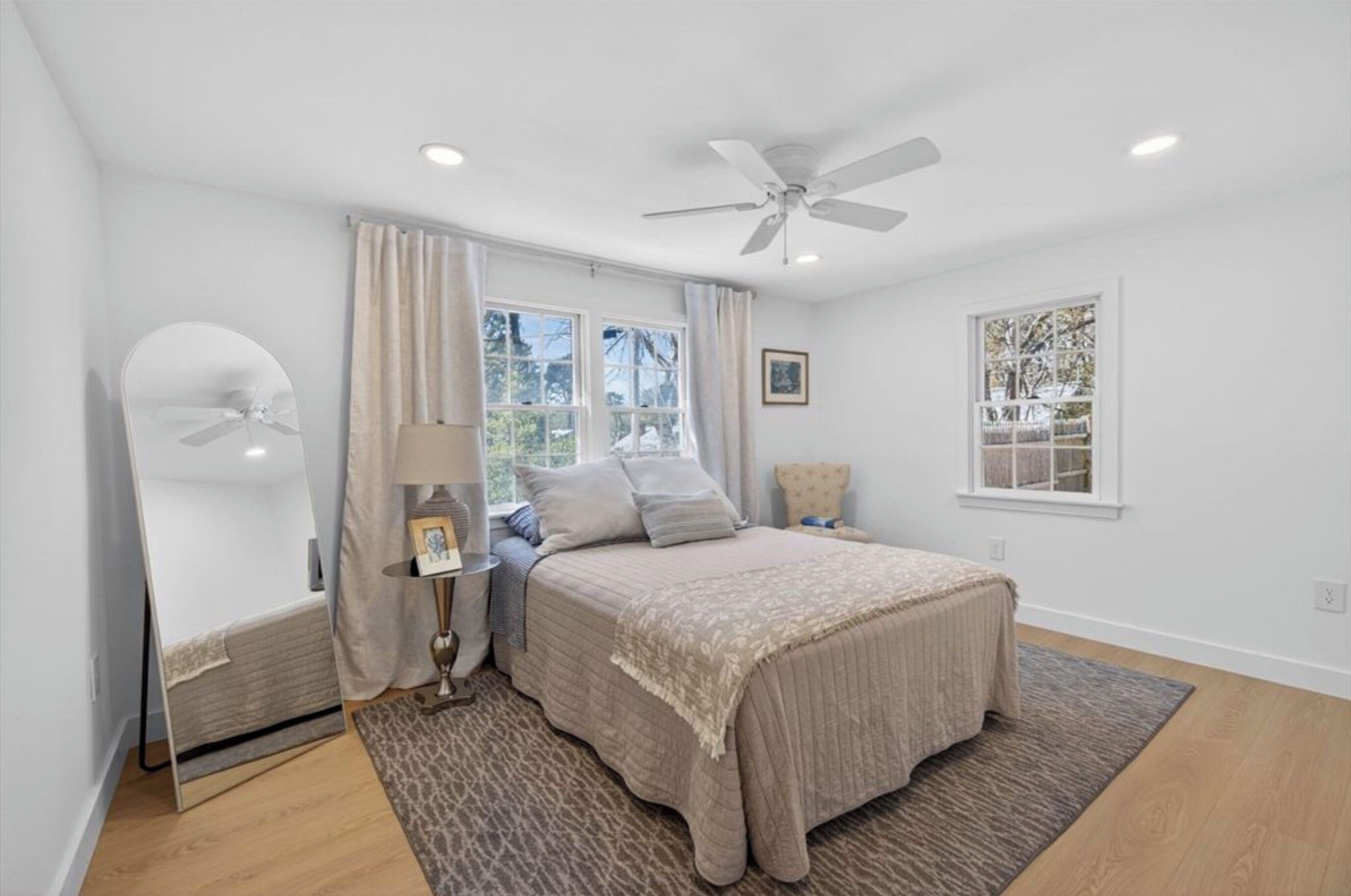 3 bedrooms, iron/ironing board, WiFi, bed sheets