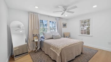 3 bedrooms, iron/ironing board, WiFi, bed sheets