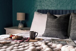Iron/ironing board, internet, bed sheets
