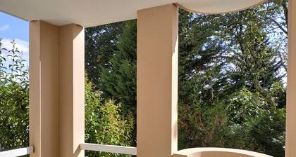 Studio avec terrasse, idéal curistes