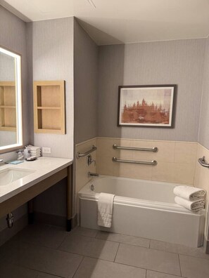 Hair dryer, towels - Prime Avon Location | Riverfront + Walk Everywhere (Avon)