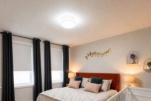3 bedrooms, desk, iron/ironing board, travel cot