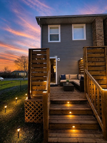 Spacious 3BR 2BA in Dartmouth | Sleeps 7 | 2 Free Parkings | Ferry to Halifax