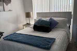 1 slaapkamer, een strijkplank/strijkijzer, wifi, beddengoed