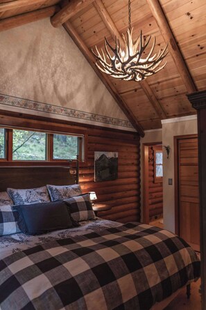 Iron/ironing board, WiFi, bed sheets - Log cabin on the River minutes to Palisades (Truckee)