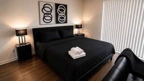 Desk, WiFi, bed sheets - Luxe Nest | King Studio Downtown 2B (Birmingham)