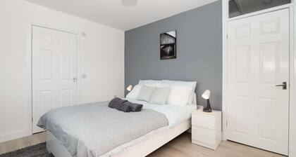 4BR Home-Parking-Near Falkirk & Stirling-Sleeps 6
