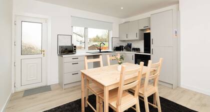 4BR Home-Parking-Near Falkirk & Stirling-Sleeps 6