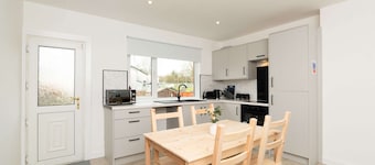 4BR Home-Parking-Near Falkirk & Stirling-Sleeps 6