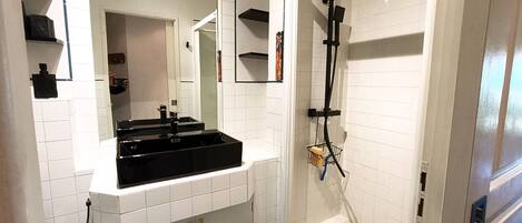 Een douche, een haardroger
