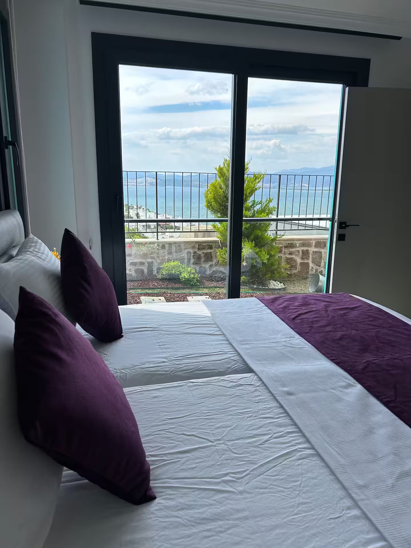 4 habitaciones, tabla de planchar con plancha, wifi y ropa de cama 