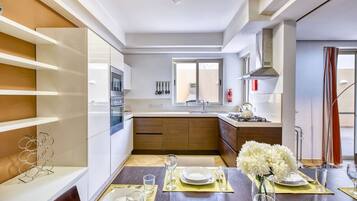Fridge, microwave, oven, stovetop