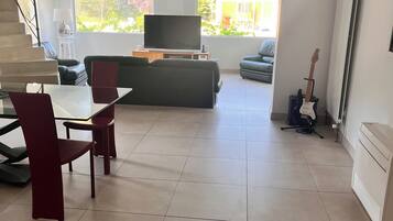 TV connectée, lecteur de DVD, écrans d'ordinateur