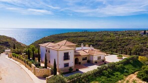 Exterior - Villa Balder - Luxury villa, 4 bedrooms, heated pool & stunning views (Carvoeiro)