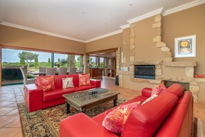 TV, fireplace - Villa Balder - Luxury villa, 4 bedrooms, heated pool & stunning views (Carvoeiro)