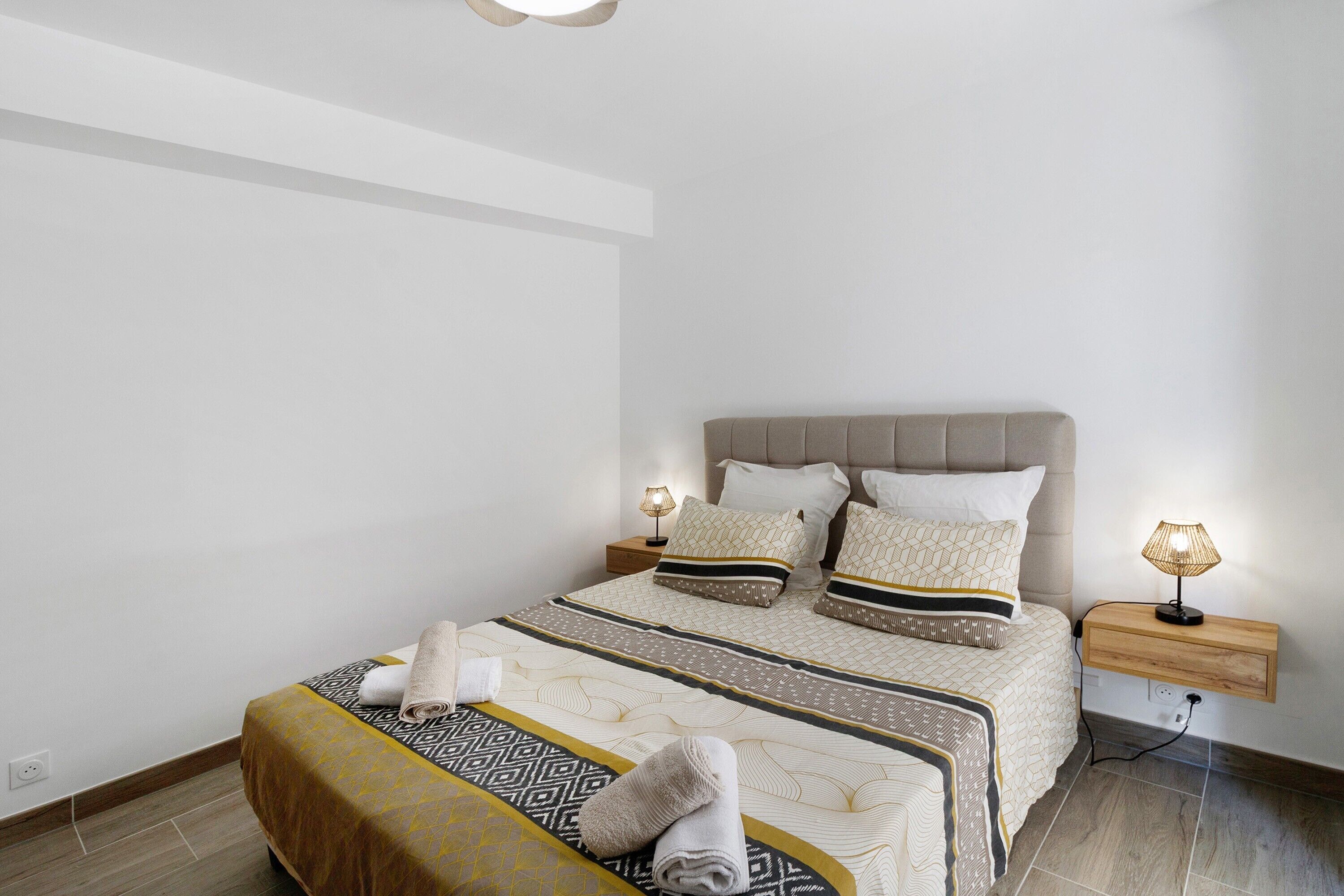 WiFi, bed sheets
