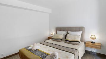 WiFi, bed sheets
