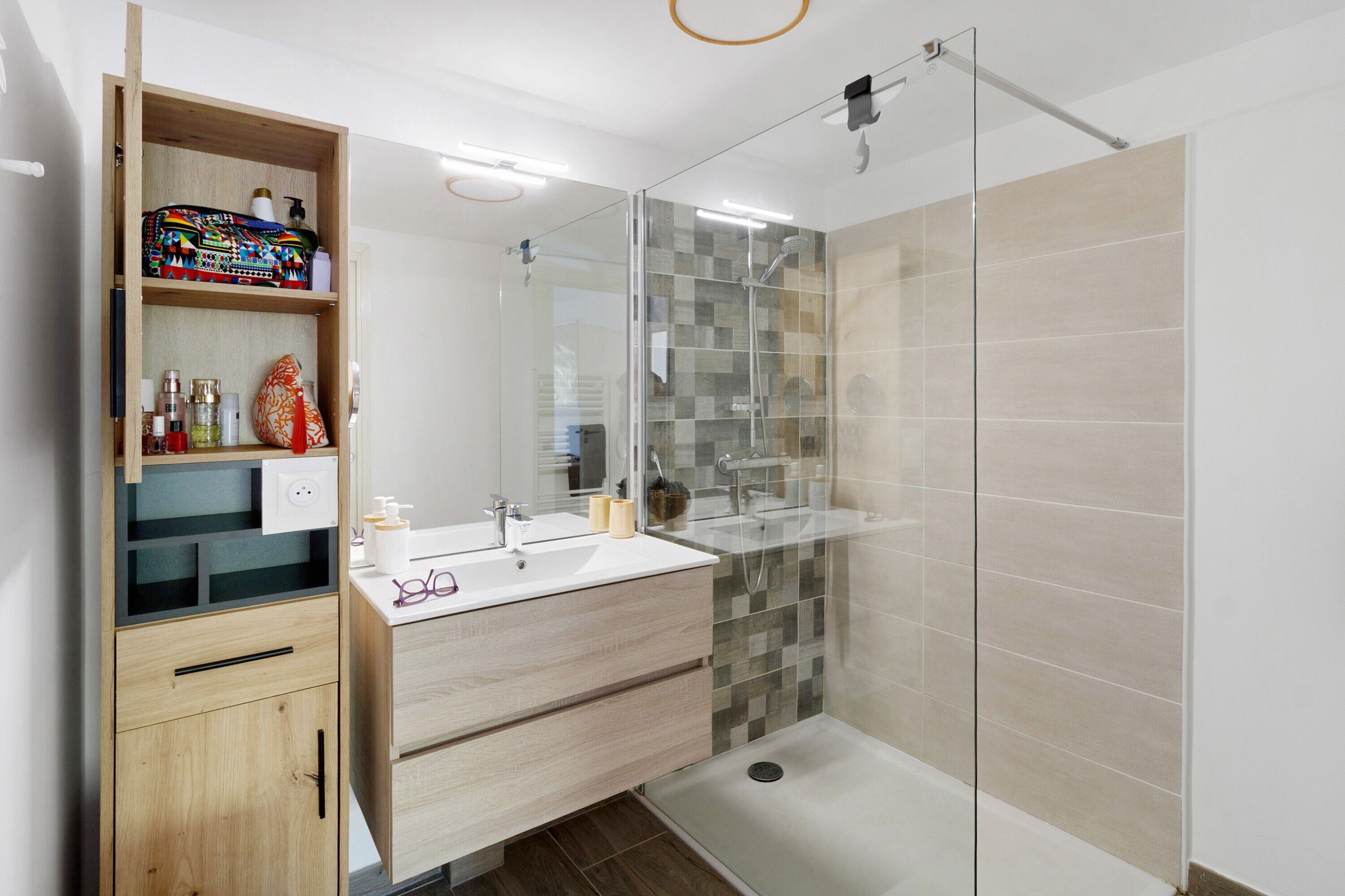 Douche, serviettes fournies