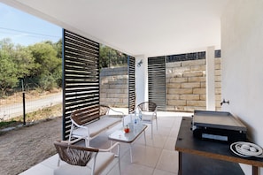 Outdoor dining - Apartment 'Chez Corinne Et Paul' with Wi-Fi and Air Conditioning (Propriano)
