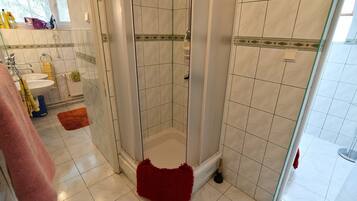 Shower, hair dryer, toilet paper