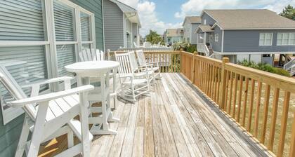Gorgeous 5-bedroom house across the street from the beach access with EV charger