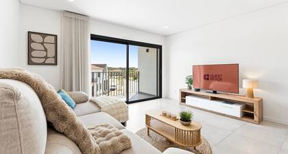 GuestReady - Retraite Moderne et Ensoleillée à Mira