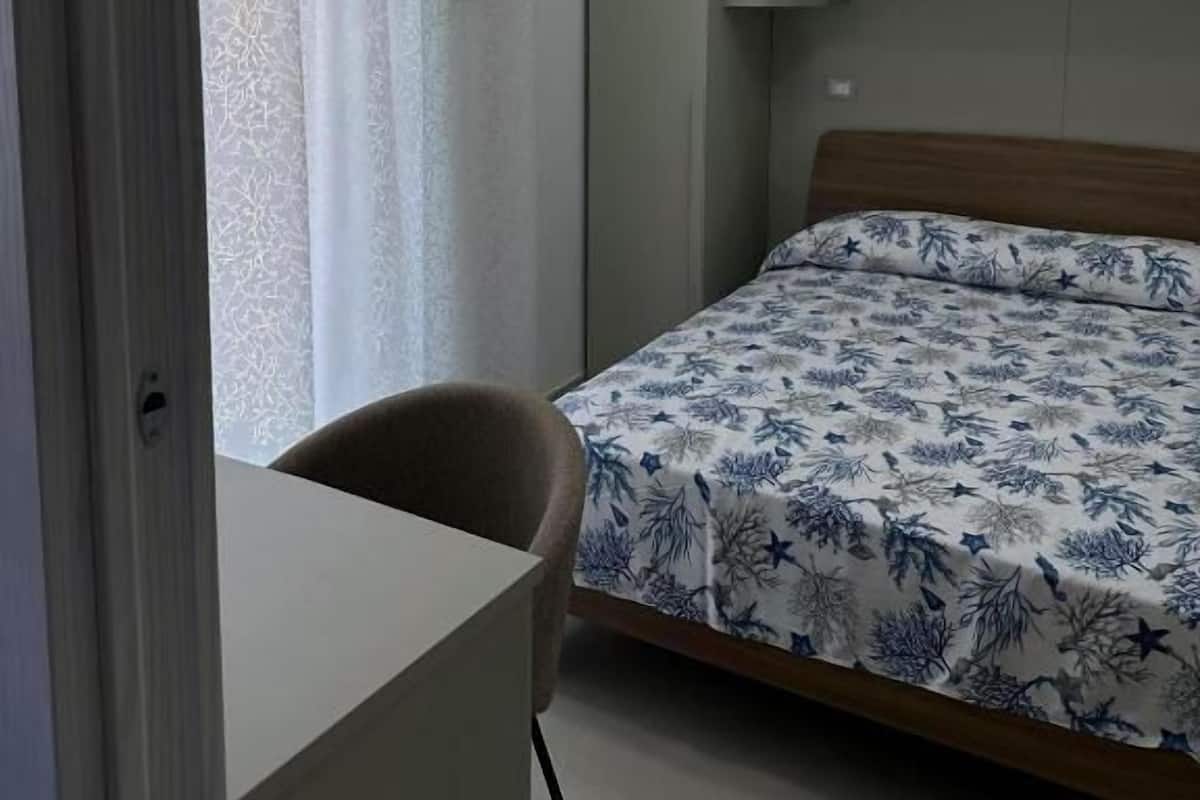Double Room, Balcony | In-room safe, desk, soundproofing, free WiFi