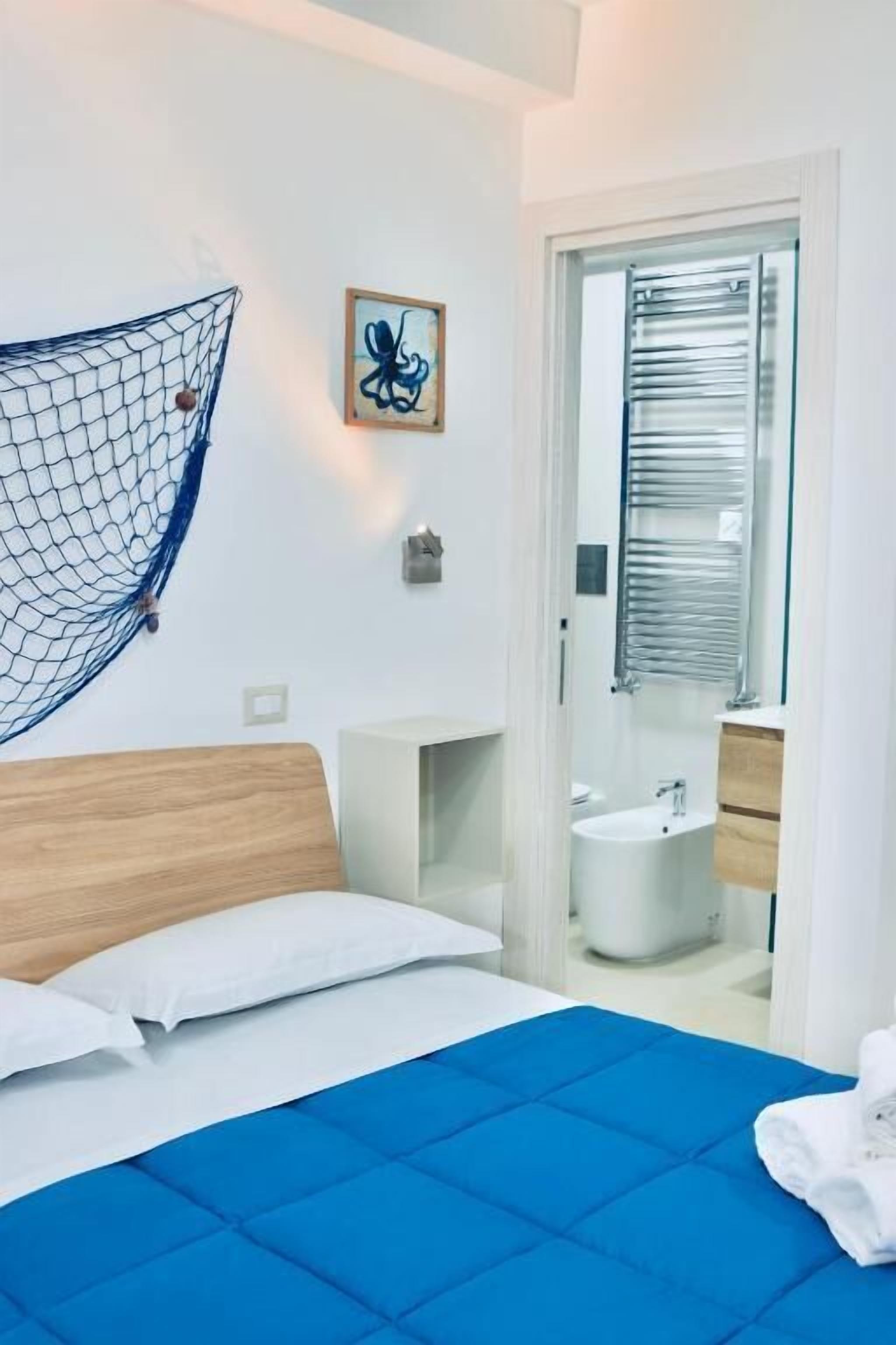 Double Room | In-room safe, desk, soundproofing, free WiFi