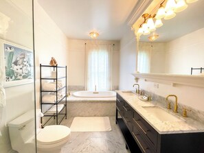 Bathroom - Inn at Park Winters (Winters)