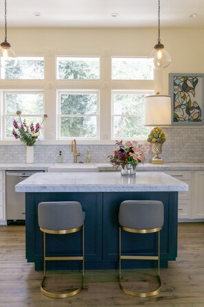 Shared kitchen - Inn at Park Winters (Winters)