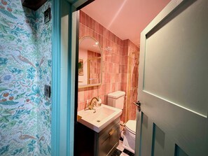 Dusche, Haartrockner, Handtücher, Seife