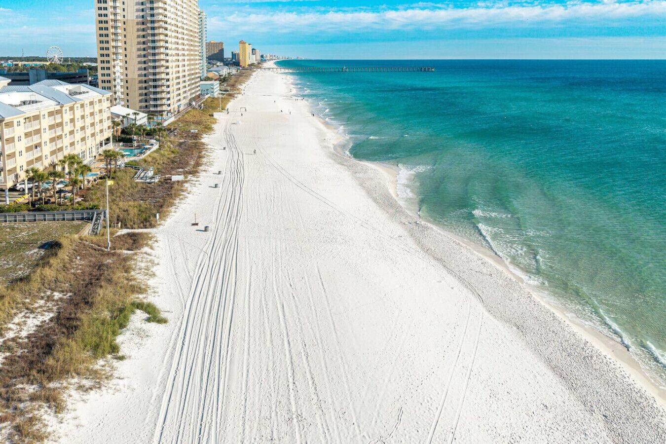 Beach nearby, sun-loungers, beach towels