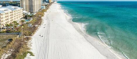 Beach nearby, sun loungers, beach towels