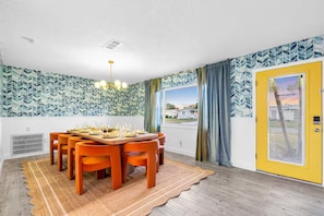 Dining - [New Listing] Coral Cove -Sleeps 12! Pool~Grill~Games~Gym~Cozy Backyard (Bradenton)