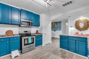 Private kitchen - [New Listing] Coral Cove -Sleeps 12! Pool~Grill~Games~Gym~Cozy Backyard (Bradenton)